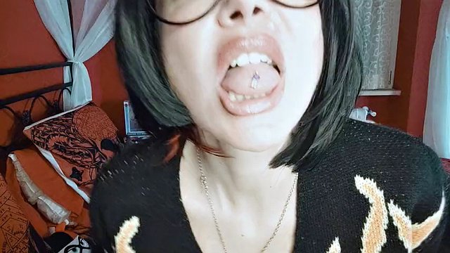 the giantess uses you instead of her missing tooth and