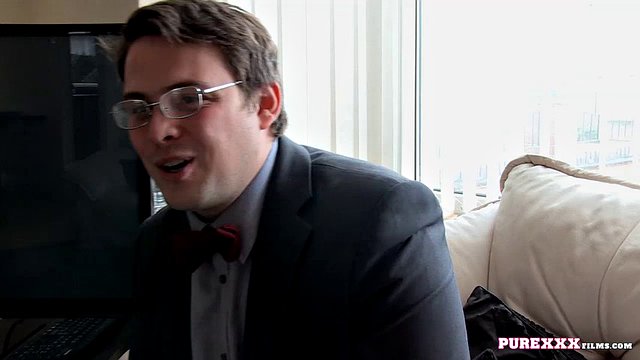 adam banyoda seks yapan çiftleri gözetliyor