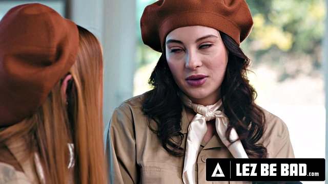 LEZ BE BAD ¡Las Girl Scouts Maddy May y Khloe Kapri se recompensan a sí mismas! ¡DEDOS ANALES RUDOS Y CORREAS!
