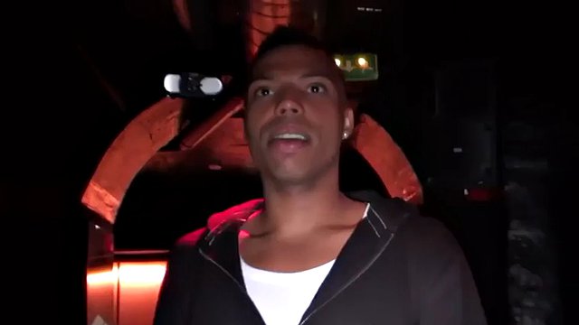 الأسود الهواة أسفل مارس الجنس في النادي العام من قبل قمة بيضاء