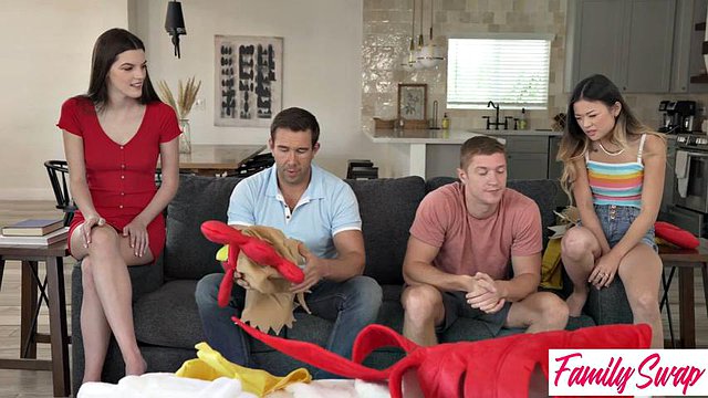 Lulu Chu říká Cocky Swapbro, vypadáš právě teď tak lahodně od Family Swap XXX: Porn