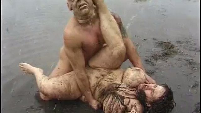 Sesso sporco nel fango 3