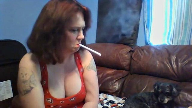 SMOKING MOMMY
