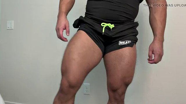 Cocky Bodybuilder Chest Bounce Worship