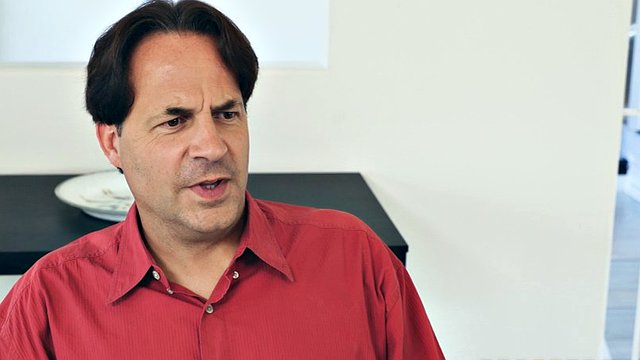 Lily Labeau dostaje lizanie cipki, a jej mąż to ogląda