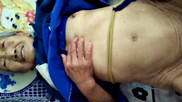 Creampie للجدة الصينية البالغة من العمر 75 عامًا
