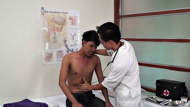 Amateur enema Asian twink spreading his legs for a perverted doctor