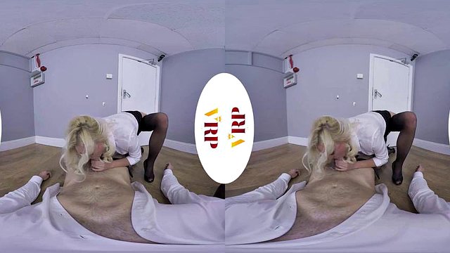 ahatss: 口交、女牛仔和金發 VR 色情