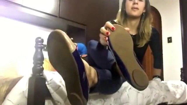 scarpe da ginnastica dopo 12 ore di viaggio