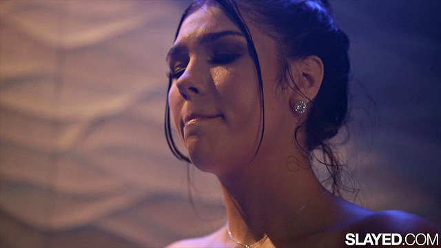 Nervous Aria Taylor Seduces Gorgeous Roommate Azul Hermosa