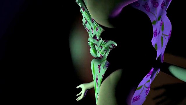 Sono ragazze paffute che ballano e si spogliano sul palco - porno 3D