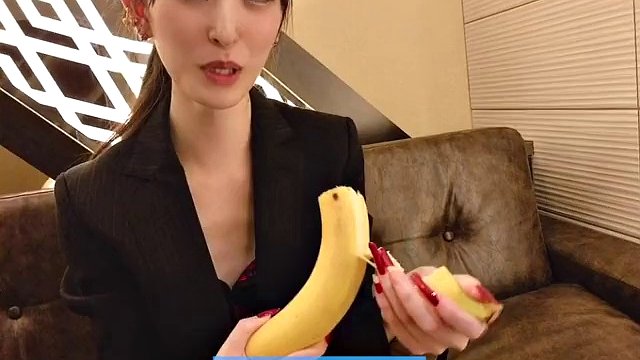 BANANA BLOWJOB da mettere il preservativo! Sega amatoriale giapponese