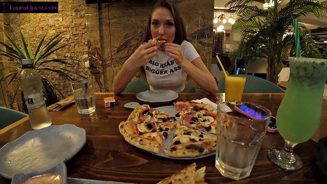 Laura Quest'in Herkese Açık Çıplaklık Randevusu Sert Sert Seks ve Döl Patlamasına Dönüşüyor