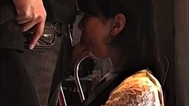 Slut's sexual desire ⑥ Beautiful witch Personal shooting/An unfaithful wife with a beautiful body gives a blowjob while watching AV/Married woman Amateur Uncensored Japanese Mature woman Pervert Masturbation Lewd Exposure Selfie Cowgirl Smartphone FC2 PPV