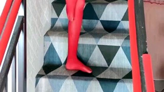 Xiaojun dances with red stockings and exposed bottom
