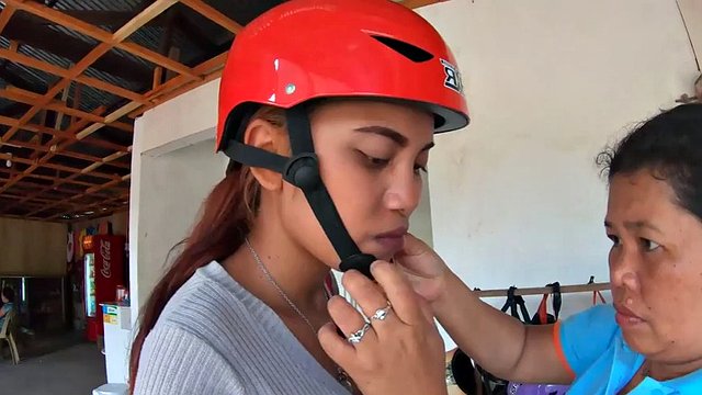 El recorrido en quad en buggy con su novia tailandesa les hizo follar en casa más tarde