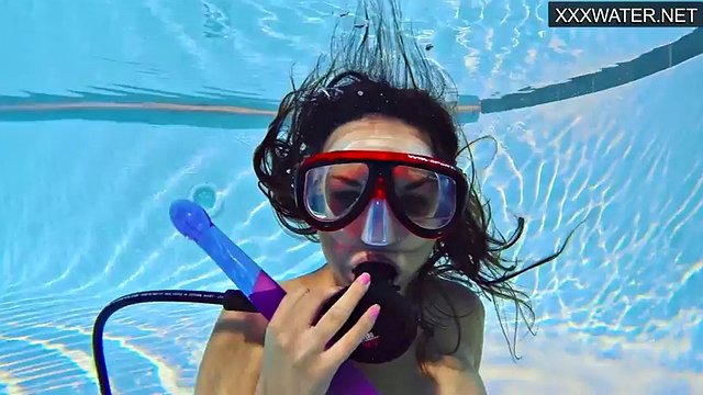Lana Tanga shows you underwater orgasms