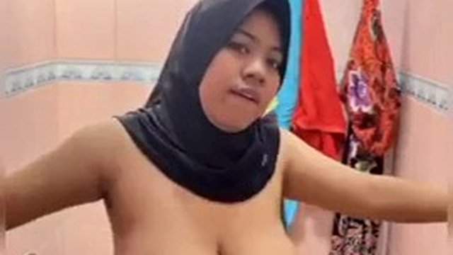 Mother of the glowing hijab