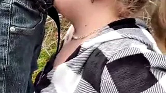 Sevimli anal içinde gözlük derin boğaz oral seks köpek stili boşalmak üzerinde eşek içinde kamu açık havada