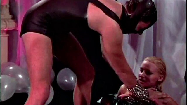 2 زوج در باشگاه Swingers لعنتی
