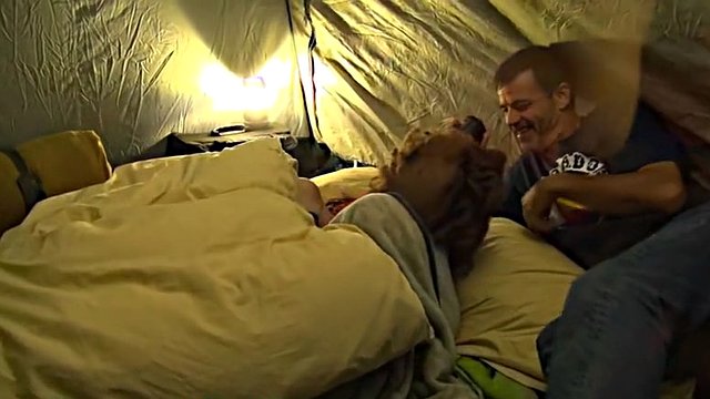 linda joven pelirroja cunnilingus orgasmo trío interracial