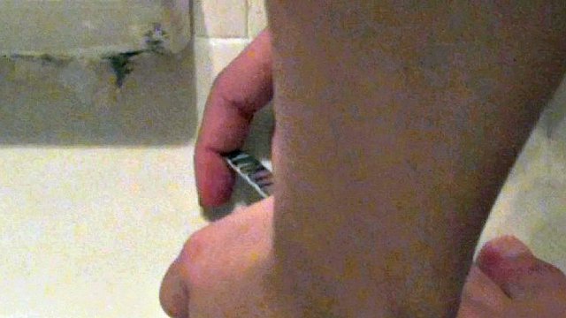 limpieza de dedos de los pies con la princesa bridgette