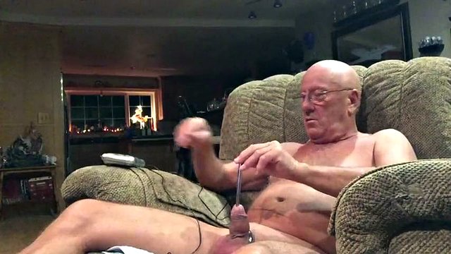 Cuming after sounding and electro Play