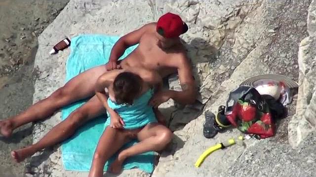couple mutually masturbation on the beach!: Amateur, Bongacams & Beach Sex Porn