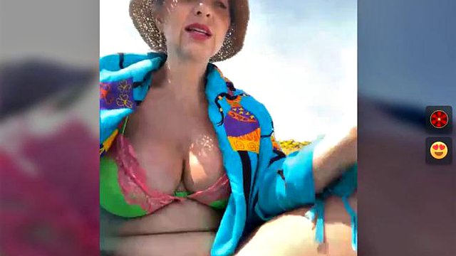 Alimela on beach play pussy and fuck dildo to squirt pt1