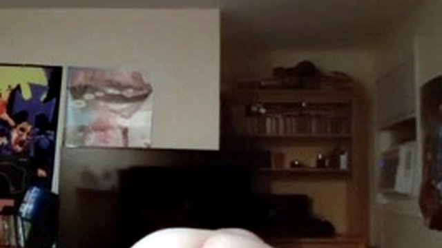 Son visage me baise fort et éjacule dans ma bouche