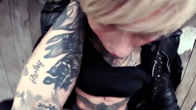 Alman kamu amatör dövmeli MILF seks tarihi tarafından sikildi