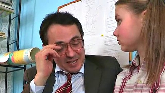 öğretmen ıslanıyor oral seks