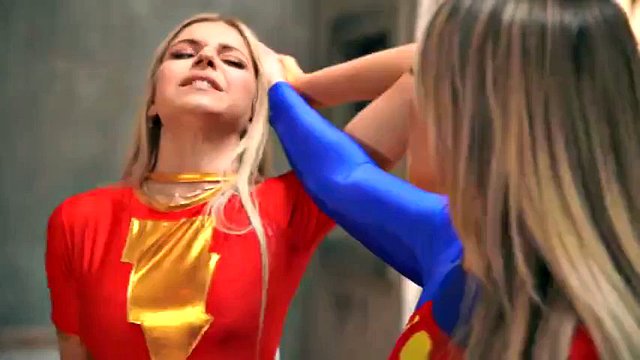 Mary Marvel vs Supergirl