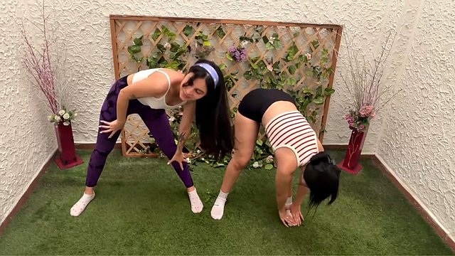 I know that more than one wants a private lesbo show so write to me 😈😈
